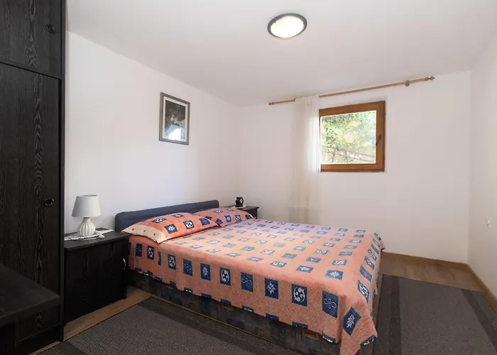 Jaksa Apartmán *